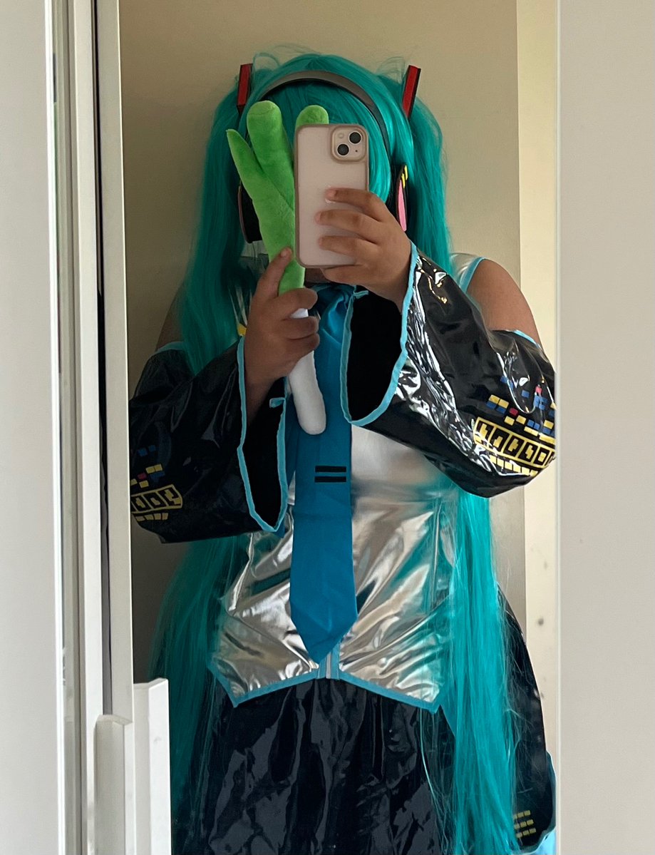 ComicLoverMari's tweet image. Miku