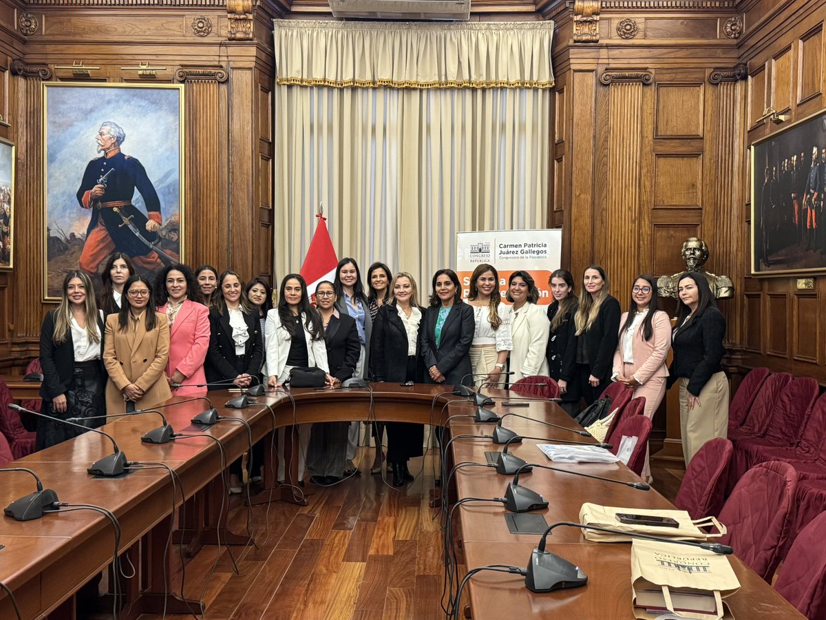 Nuestra delegación de parlamentarias se reunió con la primera vicepresidenta del Congreso de Perú, Patricia Juárez. Dialogamos sobre los desafíos de Fuerza Popular y la necesidad de formar a las nuevas generaciones del partido.