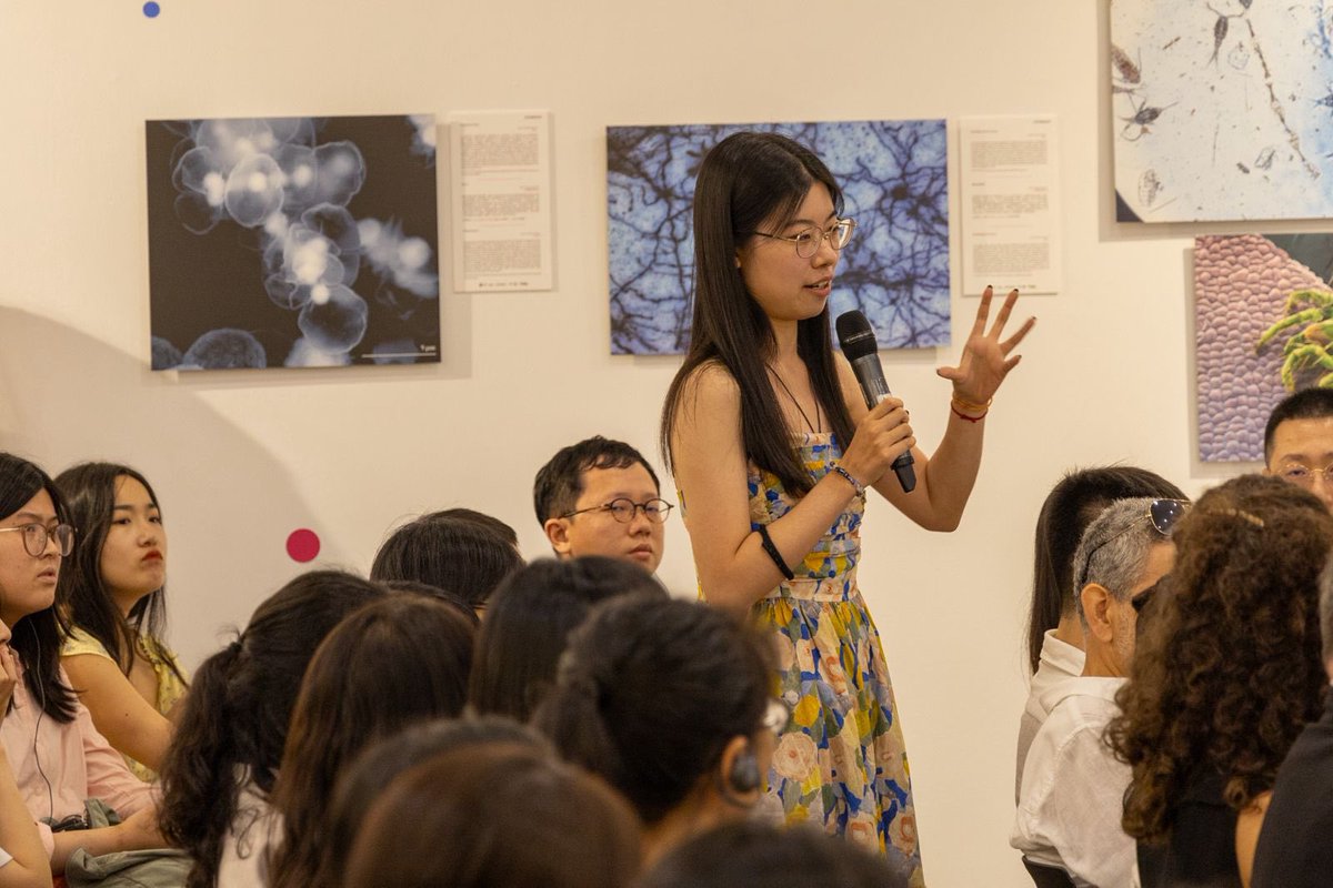 irenevalmore's tweet photo. Gracias a la #BibliotecaCervantes, a mi editorial #Booky y a #ShanghaiInternationalLiteratureWeek
#China #ElInfinitoEnUnJunco #Papyrus https://t.co/Bumaca66VU