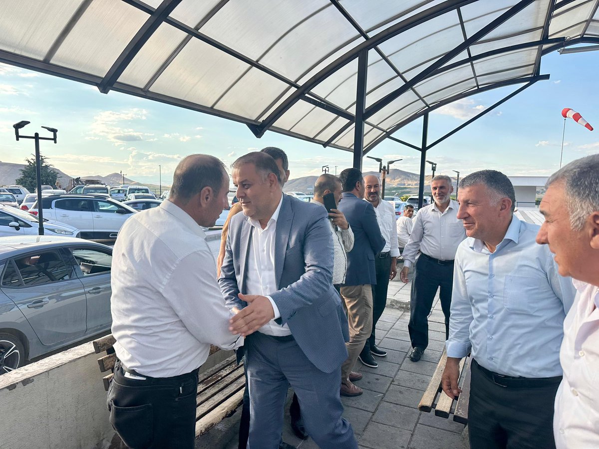 MHP #Malatya Kale İlçe Başkanımız Mustafa Avcı’nın ameliyat olan kıymetli eşi için geçmiş olsun ziyaretinde bulunduk.

Başkanımızın kıymetli eşinin kısa zamanda sağlığına kavuşması en büyük temennimizdir.

Cenab-ı Allah acil şifalar versin.

#Pazartesi.