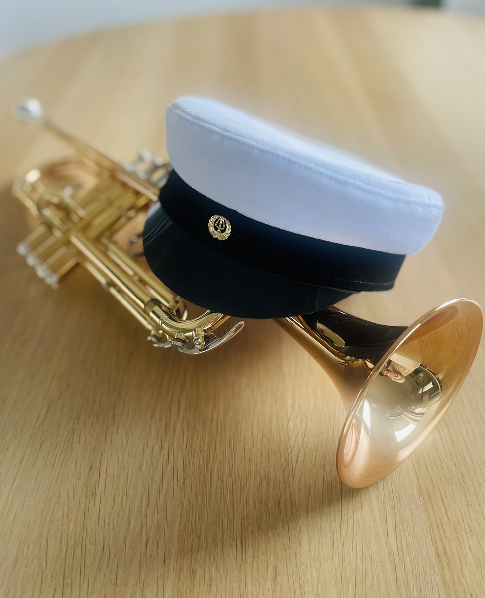 Meillä juhlittiin esikoisen ylppäreitä. Nyt jännitetään, miten uutukaiset pääsykokeet sujuvat, huomenna alkaa urakka. Uskon tässä uudessa systeemissä olevan paljon hyvää!