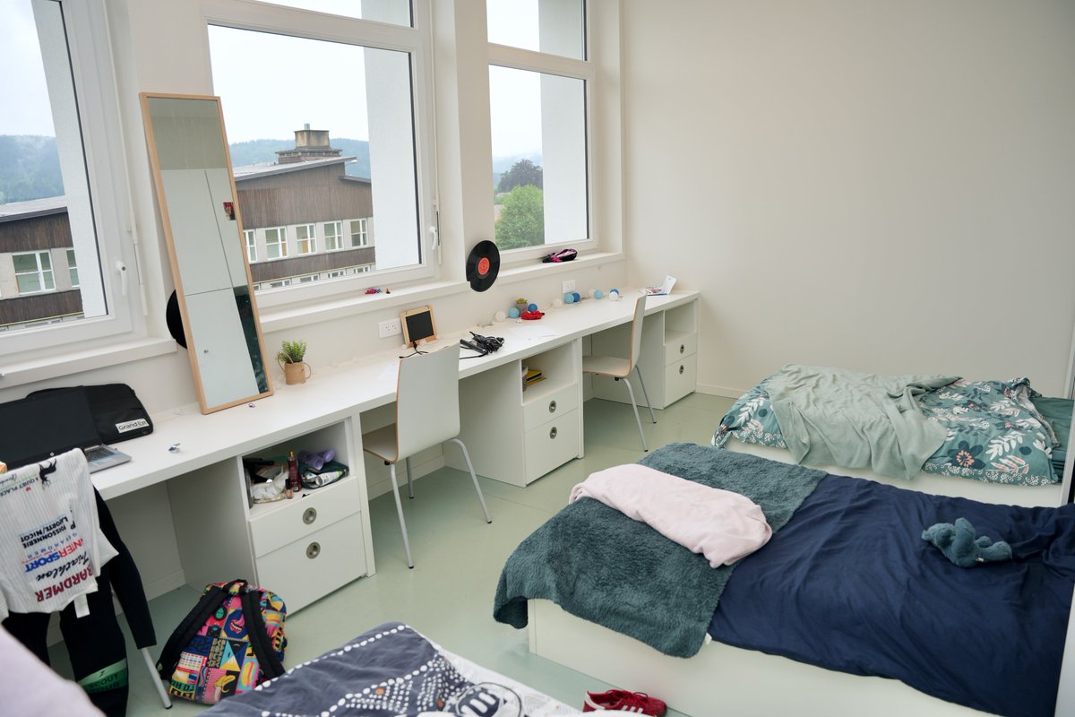 Académie de Nancy-Metz (@acnancymetz) on Twitter photo ✂️ Inauguration des bâtiments rénovés de l’#internat d’excellence 🏫 de la cité scolaire <a href="/GriselleHaie/">Cité Scolaire La Haie Griselle</a> à Gérardmer 🌲 par le recteur <a href="/pf_mourier/">PF MOURIER</a>. Un lieu de vie modernisé, véritable projet pédagogique, levier d'égalité des chances, propice au bien-être et à la réussite des élèves ✂️ Inauguration des bâtiments rénovés de l’#internat d’excellence 🏫 de la cité scolaire <a href="/GriselleHaie/">Cité Scolaire La Haie Griselle</a> à Gérardmer 🌲 par le recteur <a href="/pf_mourier/">PF MOURIER</a>. Un lieu de vie modernisé, véritable projet pédagogique, levier d'égalité des chances, propice au bien-être et à la réussite des élèves