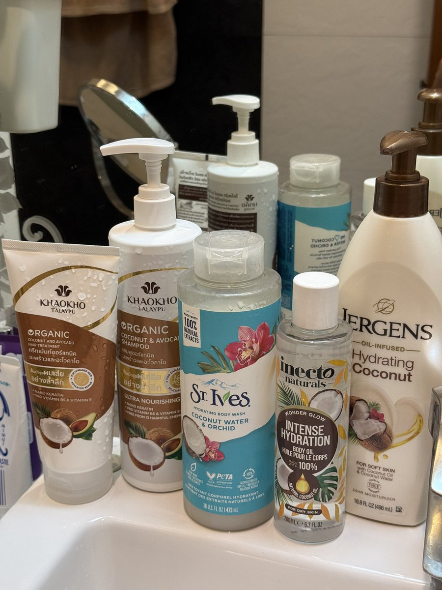 ตอนนี้อินเลิฟกลิ่นมะพร้าวมากกกก
ใช้ก่อนนอน หลับฝันดี ละมุนมาก