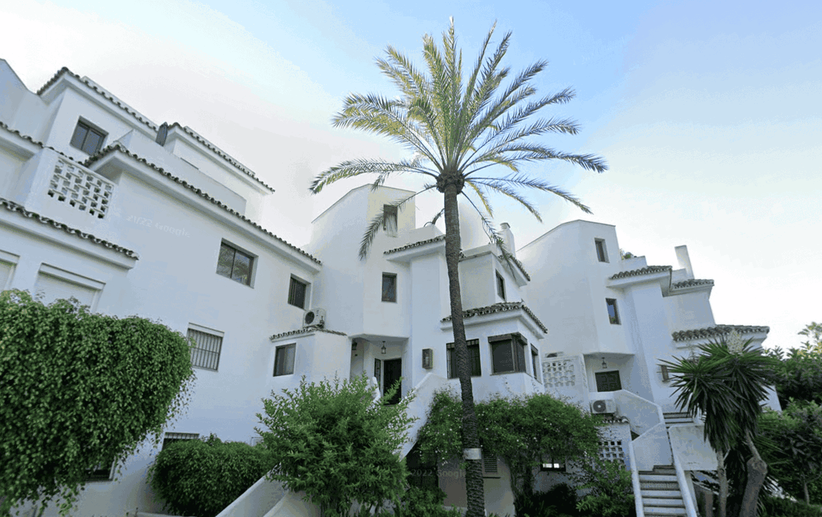 Polytrade_app's tweet photo. A new tokenized residential property is live on the marketplace.

🤝Issuer: Tokeniza
📍Costa del Sol, Madrid 🇪🇸  
💶 Asset Valuation: €264,762.22
📈 Est. APY: 13%

https://t.co/DgtVYhS3YL https://t.co/cMykWfg0FG