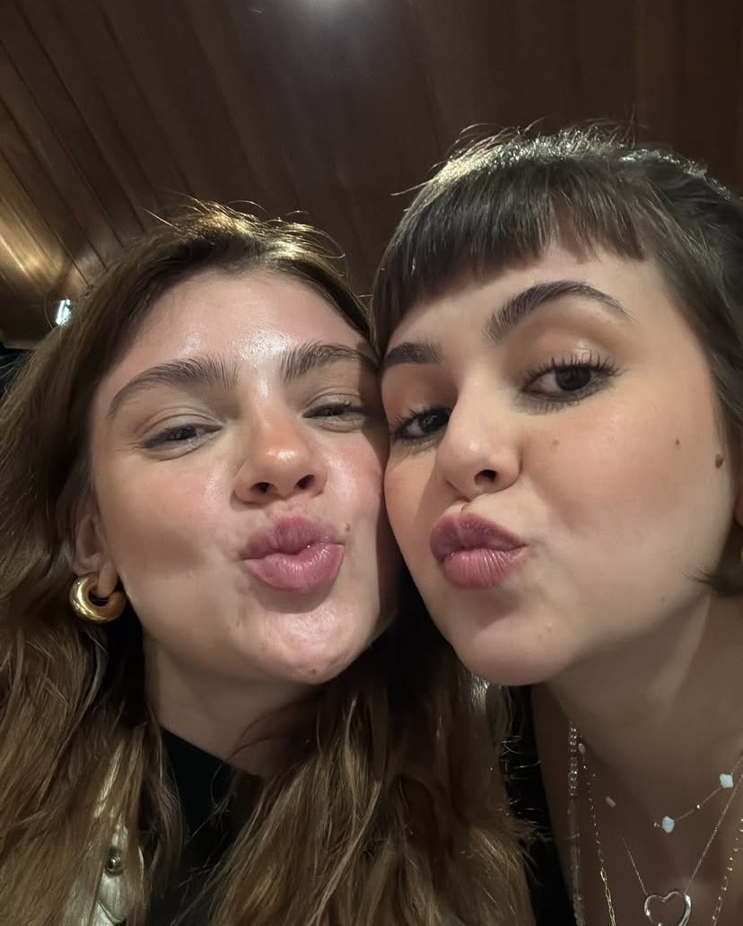 cartasfordeb's tweet photo. Debora Ozório e Klara Castanho são irmãs sim e ninguém nunca vai me convencer do contrário ! ☝🏼 https://t.co/GX2Ilav7w7