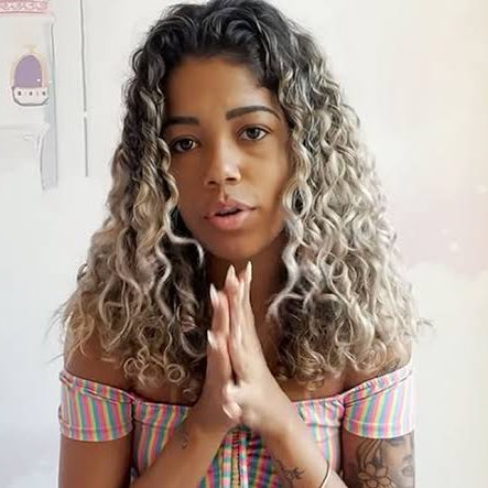 🚨FAMOSOS: Vivi Noronha, mulher de MC Poze entra na mira da polícia e vira alvo de inquérito.

A investigação foi aberta após Viviane Noronha publicar vídeos questionando a polícia acerca de onde estaria os cordões de ouro de Poze.