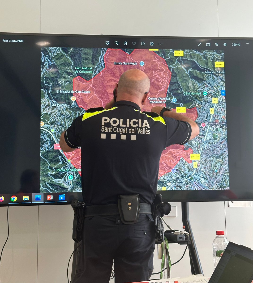 ajsantcugat's tweet image. Policia Local, Mossos, Protecció Civil, voluntaris de l&apos;ADF, Creu Roja i tècnics dels diferents departaments municipals han participat al simulacre

#Santcugat