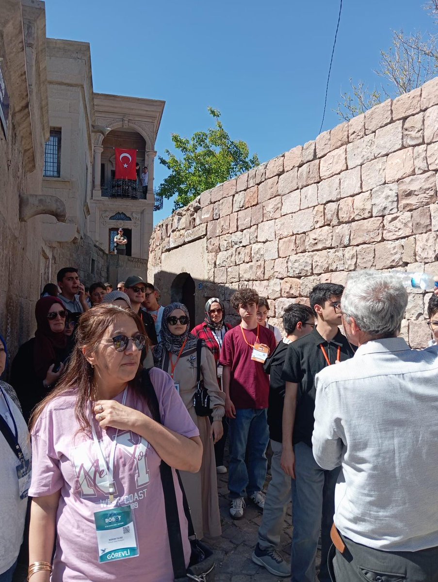 mebrobot's tweet image. 🤖 17. Uluslararası MEB Robot yarışması 4⃣ gün boyunca geziler, söyleşiler, konferanslar, konserler, atölyeler ve bilim etkinleri gibi birçok etkinliğe ev sahipliği yaparak katılanlara güzel zamanlar yaşattı.

#MEBRobot