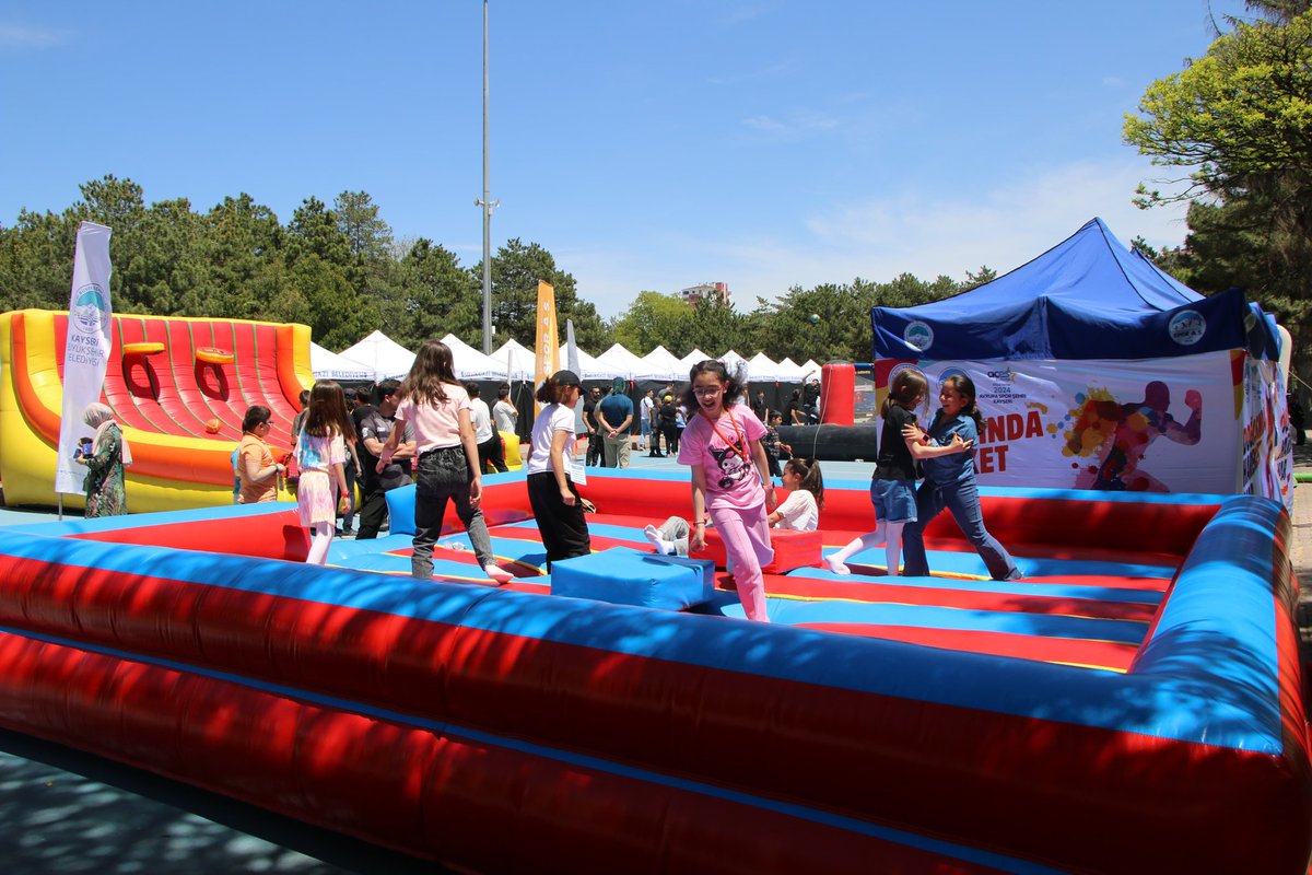 mebrobot's tweet image. 🤖 17. Uluslararası MEB Robot yarışması 4⃣ gün boyunca geziler, söyleşiler, konferanslar, konserler, atölyeler ve bilim etkinleri gibi birçok etkinliğe ev sahipliği yaparak katılanlara güzel zamanlar yaşattı.

#MEBRobot