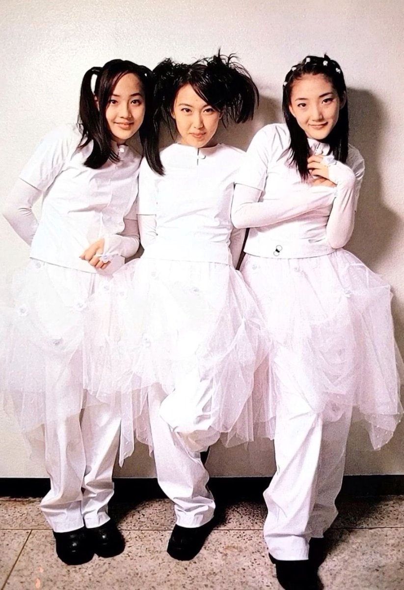 kunmandooo's tweet image. 심심해서 핀터로 ses 언니들 보는데 

지초이 샬롬클럽 탠스댄스 다보이고
(타래로)