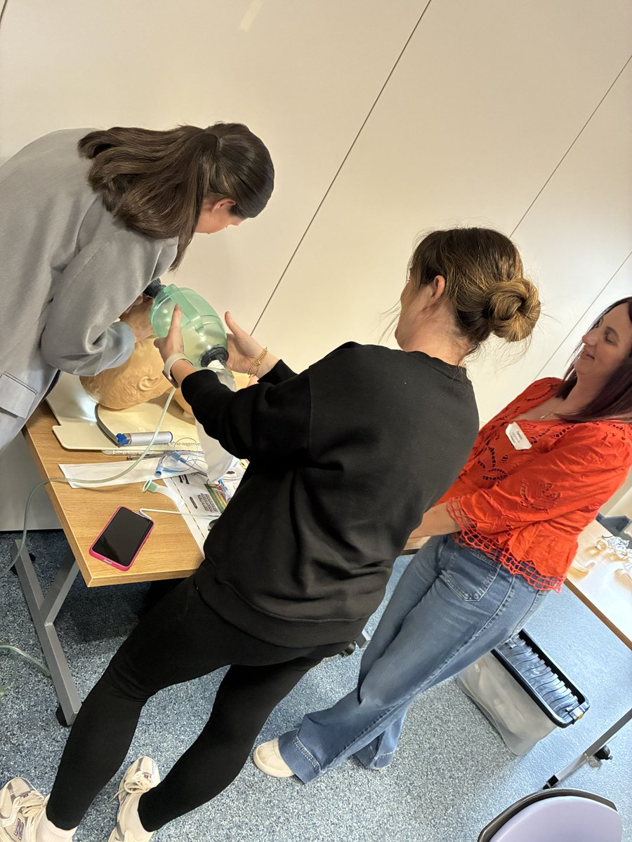 natalieholms's tweet photo. Great day at the ACCP critical care simulation day. Thank you to Dr Duffty, Dr Vallance, Dr Tatarkowska and Michelle from the NHSL Med Ed team for organising a fantastic day of learning 👌 https://t.co/RoF6c51djy