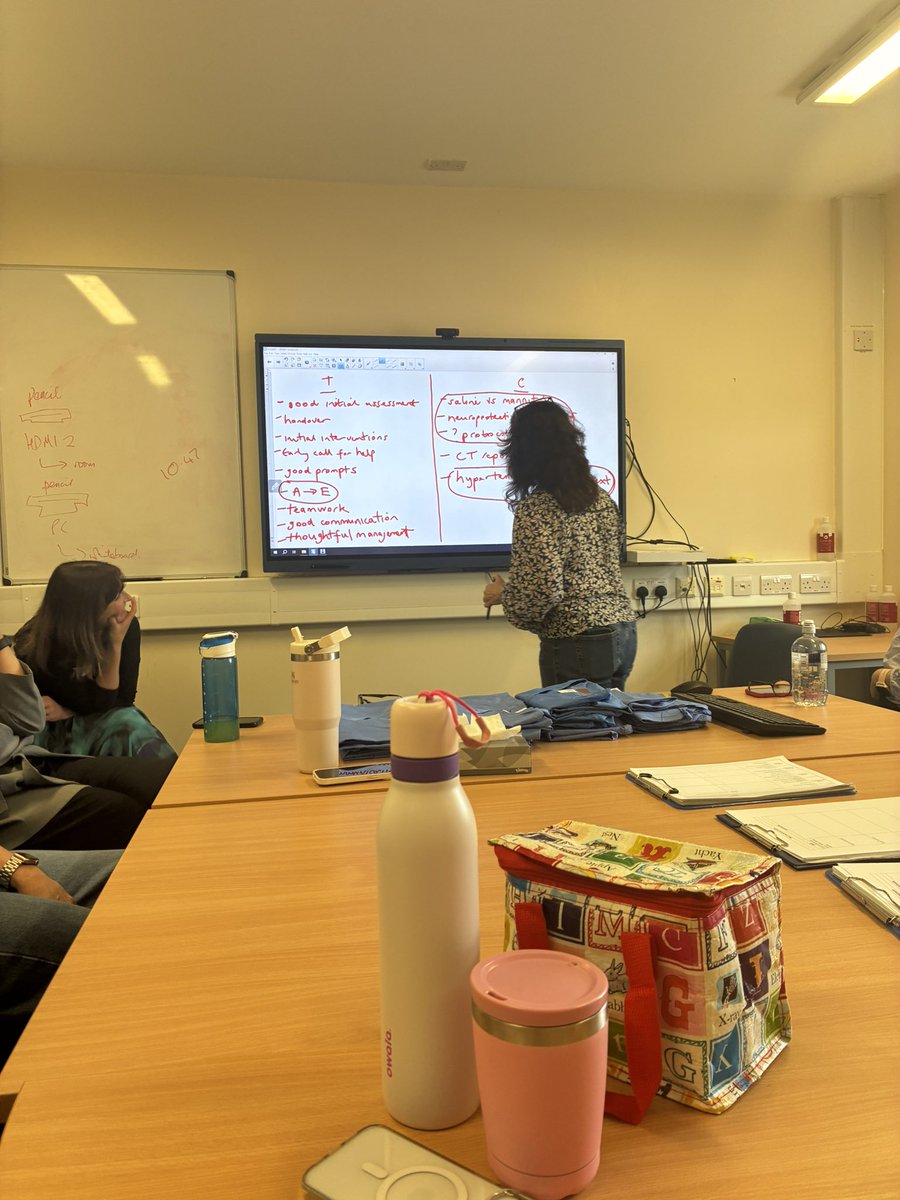 natalieholms's tweet photo. Great day at the ACCP critical care simulation day. Thank you to Dr Duffty, Dr Vallance, Dr Tatarkowska and Michelle from the NHSL Med Ed team for organising a fantastic day of learning 👌 https://t.co/RoF6c51djy