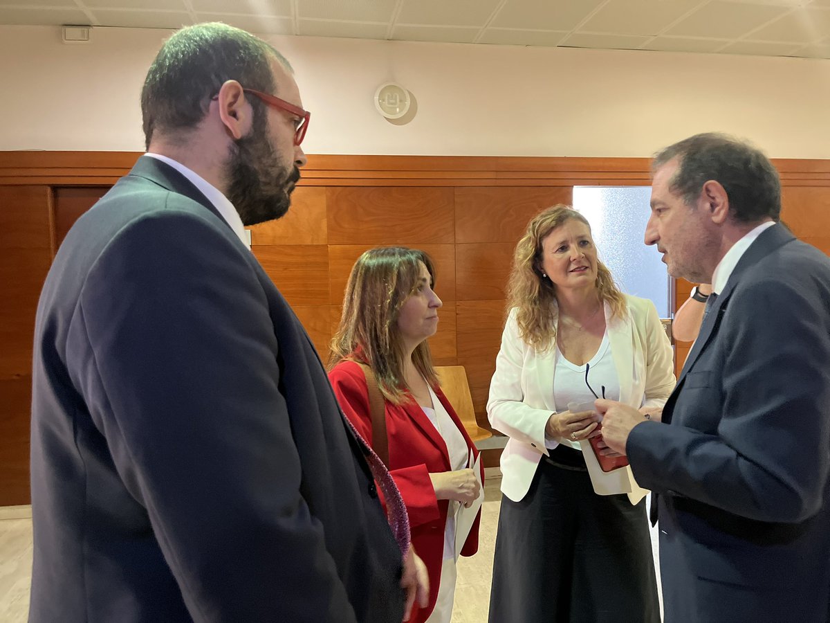 David Bote Paz (@dbotepaz) on Twitter photo Mataró ampliarà els jutjats per guanyar espai, recursos i eficiència
Avui ens hem reunit amb el conseller de Justícia, <a href="/Ramon_Espadaler/">Ramon Espadaler</a> que ha presentat el projecte dels futurs jutjats de Mataró Mataró ampliarà els jutjats per guanyar espai, recursos i eficiència
Avui ens hem reunit amb el conseller de Justícia, <a href="/Ramon_Espadaler/">Ramon Espadaler</a> que ha presentat el projecte dels futurs jutjats de Mataró