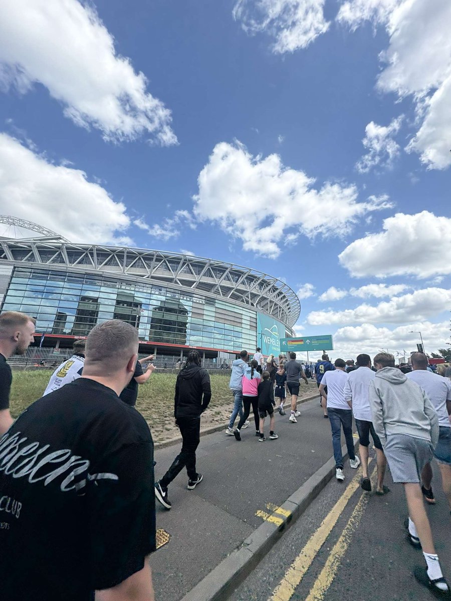 NlPSA1's tweet photo. WHAT A DAYYY. #Oafc https://t.co/y2HY6s4Cq3