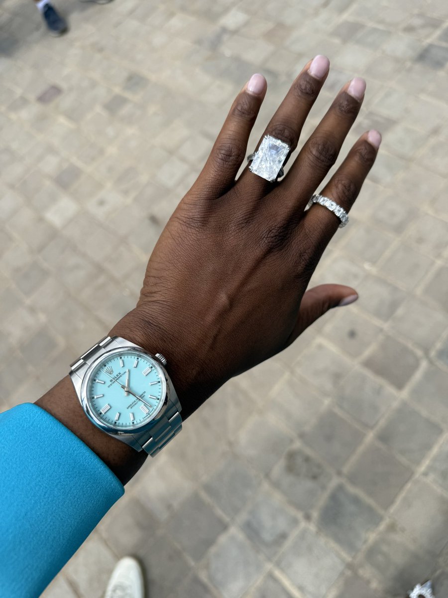 SloaneStephens's tweet image. Giving them the blues and they can’t get enough. Day 9 🧊