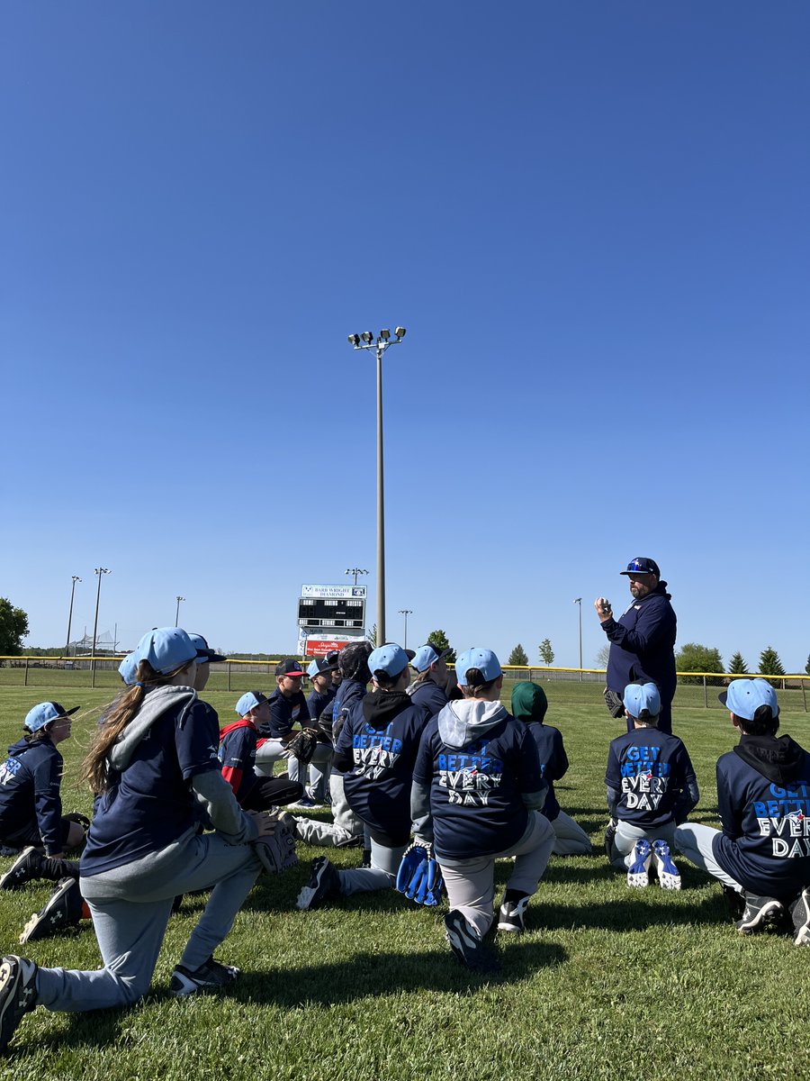 A weekend well spent in Martingrove, ON and Minto, ON with our Instructional Clinic crew ⚾ —great energy, awesome talent, and lots of smiles (despite the cold 🥶) 

Instructional Clinic presented by <a href="/Rogers/">Rogers</a>