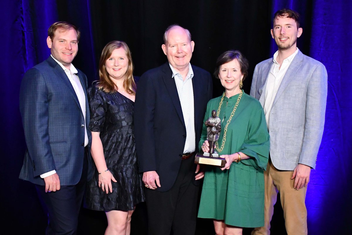 In recognition for their selfless – and often, anonymous – steadfast dedication to our mission and the student experience, Jesuit Dallas was proud to honor Holly O. and Joseph V. Hughes, Jr. ’71 as the recipients of the 2025 St. Aloysius Gonzaga Award. jesuitdallas.org/post/~board/pr…