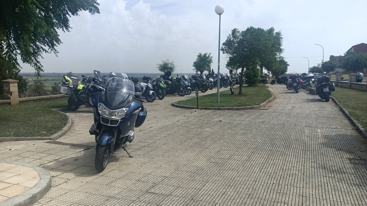 moquma's tweet photo. 100 motos recorrimos las tierras castellano leonesas para disfrutar de nuestra pasion https://t.co/CEgsy54HNJ