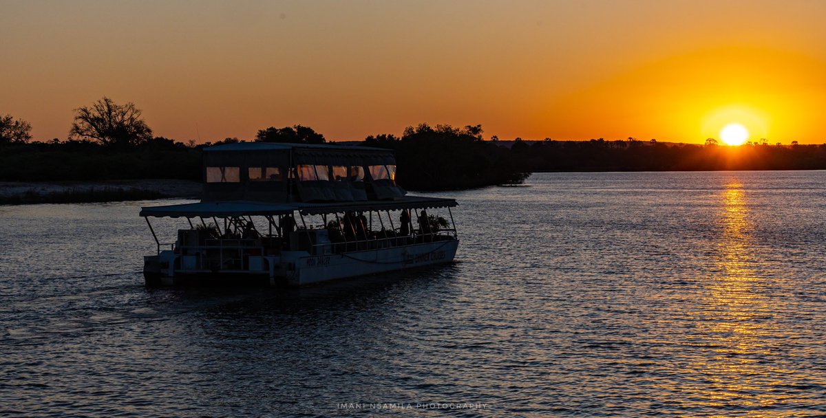 Imani Nsamila (@nsamila) on Twitter photo Cruising along the #ZambeziRiver — the natural border between #Zambia🇿🇲 and #Zimbabwe🇿🇼. Going downstream with my camera on and eyes open for hippos, crocodiles, and a wide variety of birdlife.
📸 <a href="/nsamila/">Imani Nsamila</a>
#Pichazansamila #VictoriaFalls #Africa #Wonders #Nature #Travel Cruising along the #ZambeziRiver — the natural border between #Zambia🇿🇲 and #Zimbabwe🇿🇼. Going downstream with my camera on and eyes open for hippos, crocodiles, and a wide variety of birdlife.
📸 <a href="/nsamila/">Imani Nsamila</a>
#Pichazansamila #VictoriaFalls #Africa #Wonders #Nature #Travel