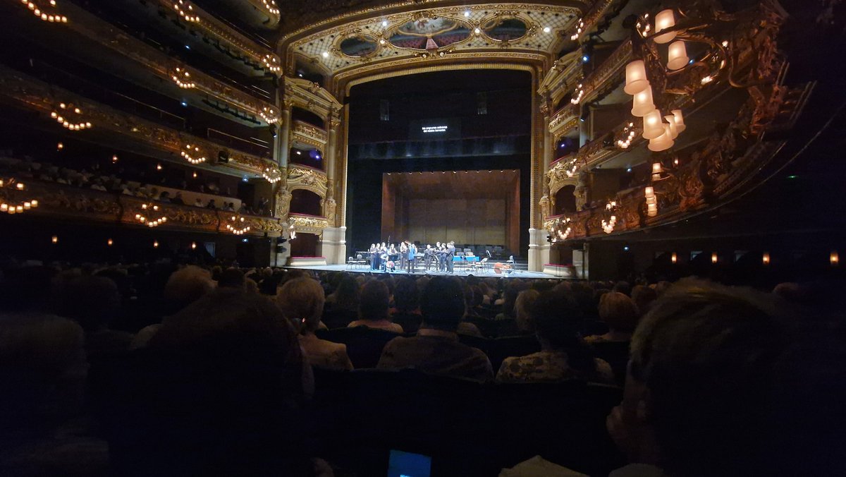 Creu Roja Catalunya (@creurojacat) on Twitter photo Ara mateix al <a href="/Liceu_cat/">Gran Teatre del Liceu</a>! El Concert per la Pau ja sona amb tota la força de la música com a llenguatge universal 🕊️
Gràcies <a href="/fundvda/">VictoriadelosÁngeles</a> i artistes per fer-ho possible! Ara mateix al <a href="/Liceu_cat/">Gran Teatre del Liceu</a>! El Concert per la Pau ja sona amb tota la força de la música com a llenguatge universal 🕊️
Gràcies <a href="/fundvda/">VictoriadelosÁngeles</a> i artistes per fer-ho possible!