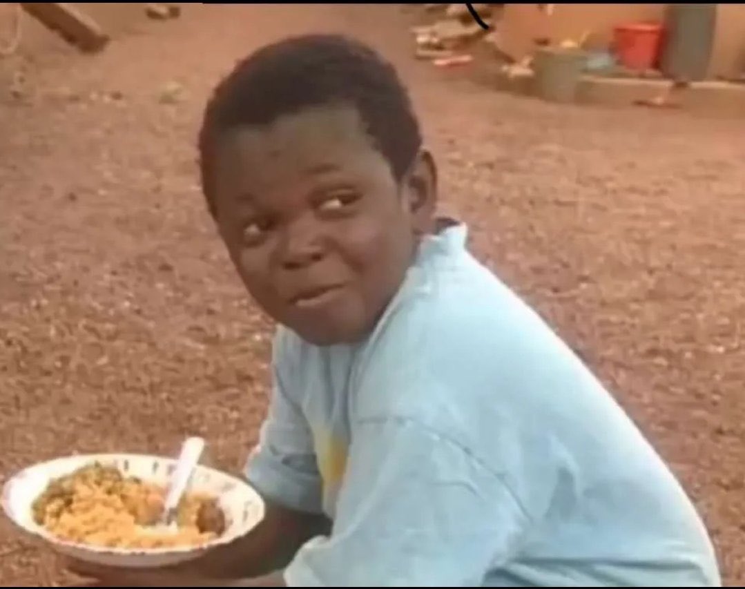 Mwadila ekibiina kya baganda ne mukiwa omukyoli kati abafukidde akabasa.😂😂😂😂