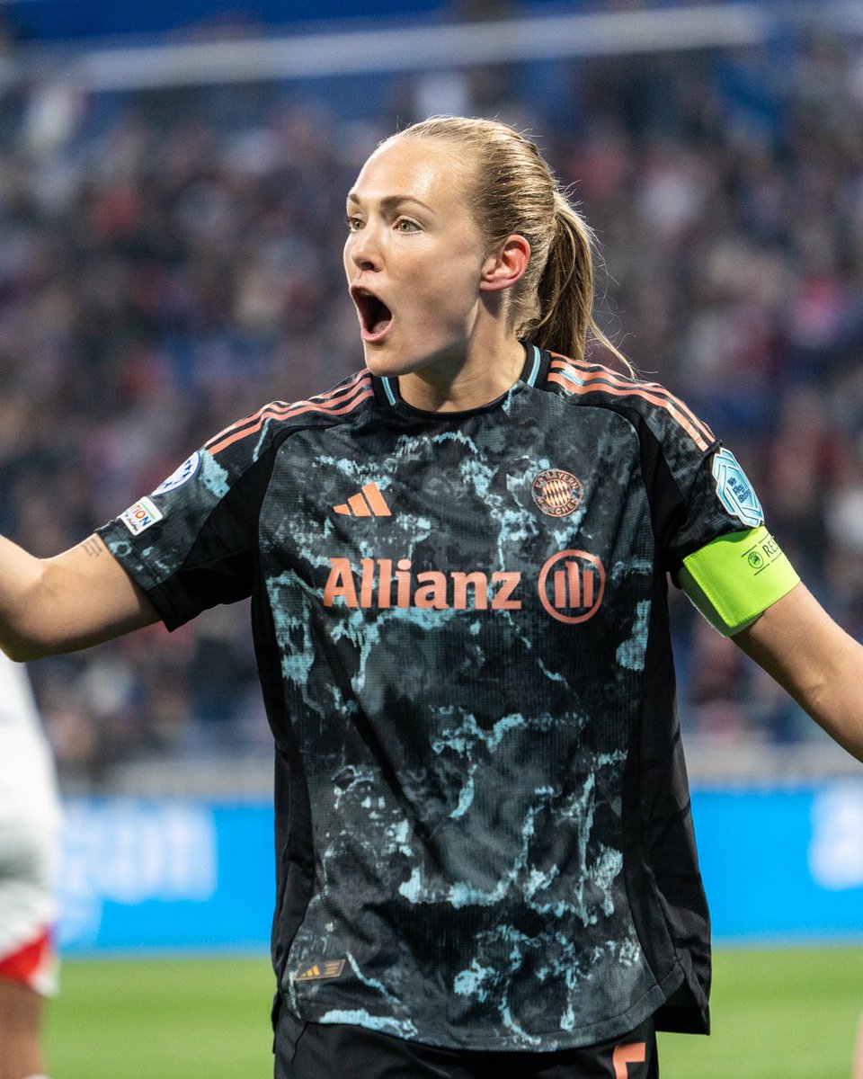mlr_clara's tweet photo. 👊

#football #footballplayer #athlete #woso #sport #sportedit #footballedit #womenfootball #womensoccer #uwcl #championsleague #womensfootball #wosoedit #bayernmunich #bayern #bayernmünchen #bayernmunchen #pernilleharder #pernilleharderedit #magdaeriksson https://t.co/gKyjjz8T1F