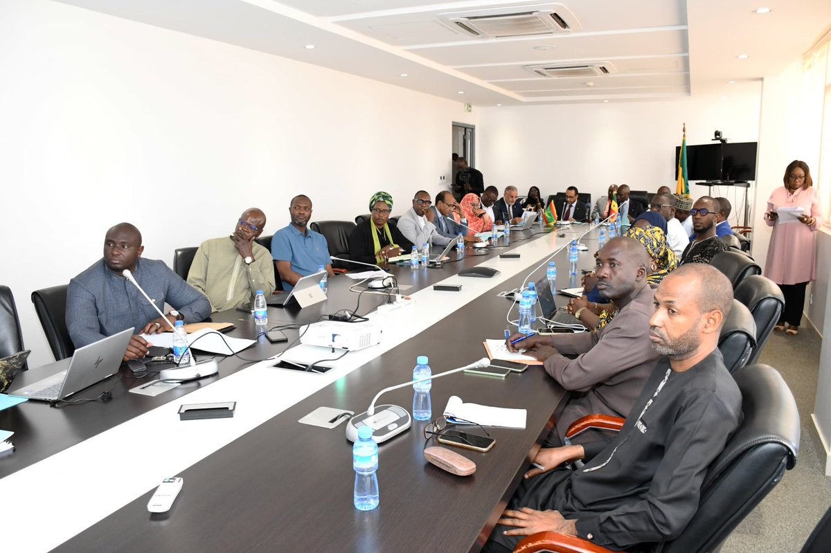 Renforcement de la coopération bilatérale dans le secteur de l’élevage : accueil de mon homologue mauritanien

J’ai eu le plaisir d’accueillir ce matin à Dakar mon homologue et frère, Son Excellence Monsieur Hmedeit Ould Cheine, Ministre de l’Élevage de la République Islamique de