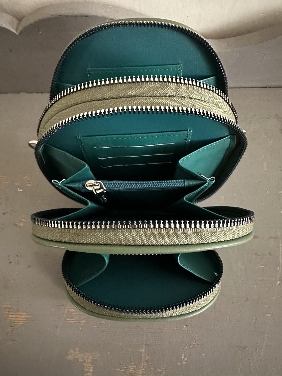These stunning three compartment Crossbody Handbags have been so popular at our events. Complete with a detachable canvas strap they are just perfect for the summer months

Usually £18 but you can get 20% off with code NEW20

no14accessories.co.uk/collections/ha…