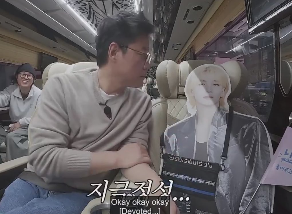 vernonewoo's tweet photo. me  i taking out my photocard on dates everywhere i go https://t.co/LRU3JbsFwU