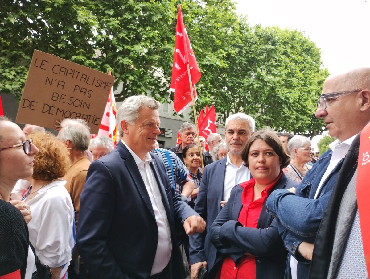 🚨 Avec Fabien Roussel, + de 2000  communistes et jeunes communistes du Gard &amp; Alès dénoncent la violence néonazie ! Des maires mobilisés, mais silence de Retailleau et Bayrou ?. 
L’extrême droite attaque un bal populaire et les familles. Il faut dissoudre ces ligues MAINTENANT !