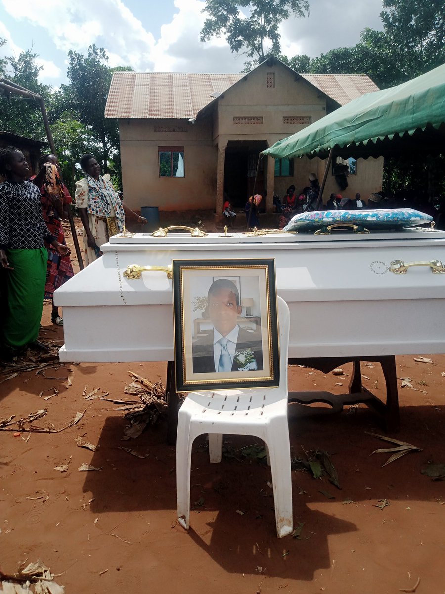 BakakiJoseph24's tweet photo. Day spent at the send off of  our fallen Waiswa Robert at Nababirye Kamuli District. Robert was God fearing , caring, loving with a high sense integrity and my Ex-coursemate department of Mass Com at KUJ.
#RipRobert. https://t.co/YwmzugReHm