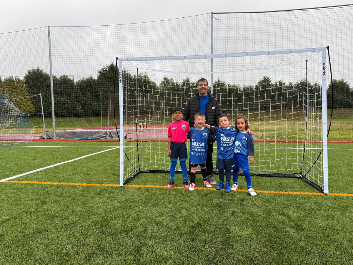 Finalizó la #Divercup organizada por el <a href="/atl_lugones/">Atlético de Lugones</a> donde participaron los más pequeños de la #EFOviedoVetusta #EFOVtemporada2425 #PasiónAzul