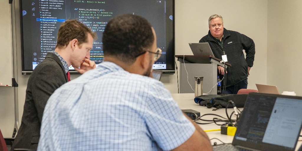 C2QAdvantage's tweet image. Local educators recently visited @BrookhavenLab to learn how to run #quantum algorithms on real quantum hardware using IBM Qiskit.
Soon, they'll bring these hands-on exercises to their own high school classrooms as part of a quantum computing course inspired by #C2QA curriculum.