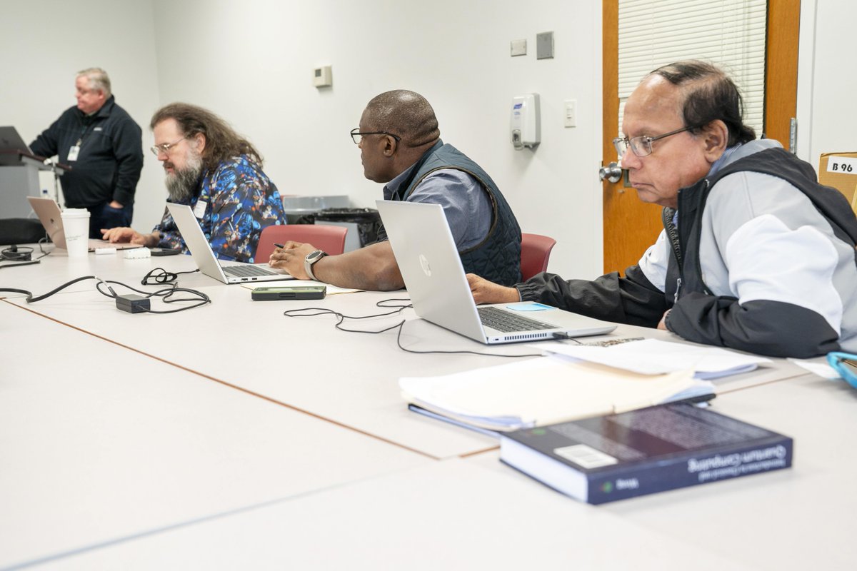 C2QAdvantage's tweet image. Local educators recently visited @BrookhavenLab to learn how to run #quantum algorithms on real quantum hardware using IBM Qiskit.
Soon, they'll bring these hands-on exercises to their own high school classrooms as part of a quantum computing course inspired by #C2QA curriculum.