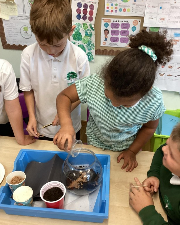 Foresters Primary School (@forestersps) on Twitter photo Oak class built their own wormeries this afternoon as part of their <a href="/Cornerstonesedu/">Cornerstones Education</a> project 'Animal Survival'
#KS1 #Year2 Oak class built their own wormeries this afternoon as part of their <a href="/Cornerstonesedu/">Cornerstones Education</a> project 'Animal Survival'
#KS1 #Year2