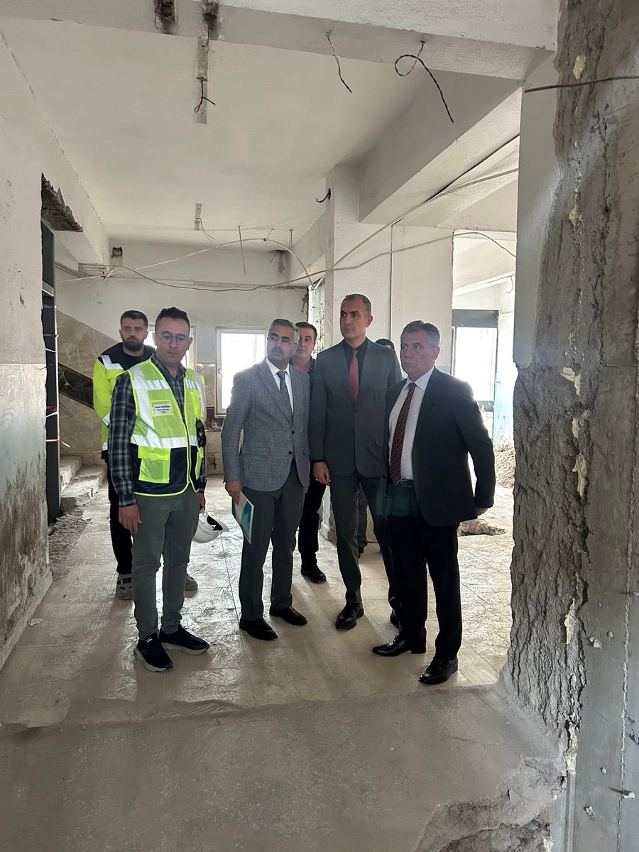 taylan2306's tweet photo. Ankara Milli Eğitim Müdürümüz Sn. Yaşar KOÇAK; Güçlendirme çalışmalarını yerinde inceledi. Sağlam yapılarla geleceğimizi güçlendirmeye devam ediyoruz. @Yusuf__Tekin @kocakysr @MemAnkara @insaatemlaksb @muratkocer01 @rifatceri04 https://t.co/mBwAgv55Cv