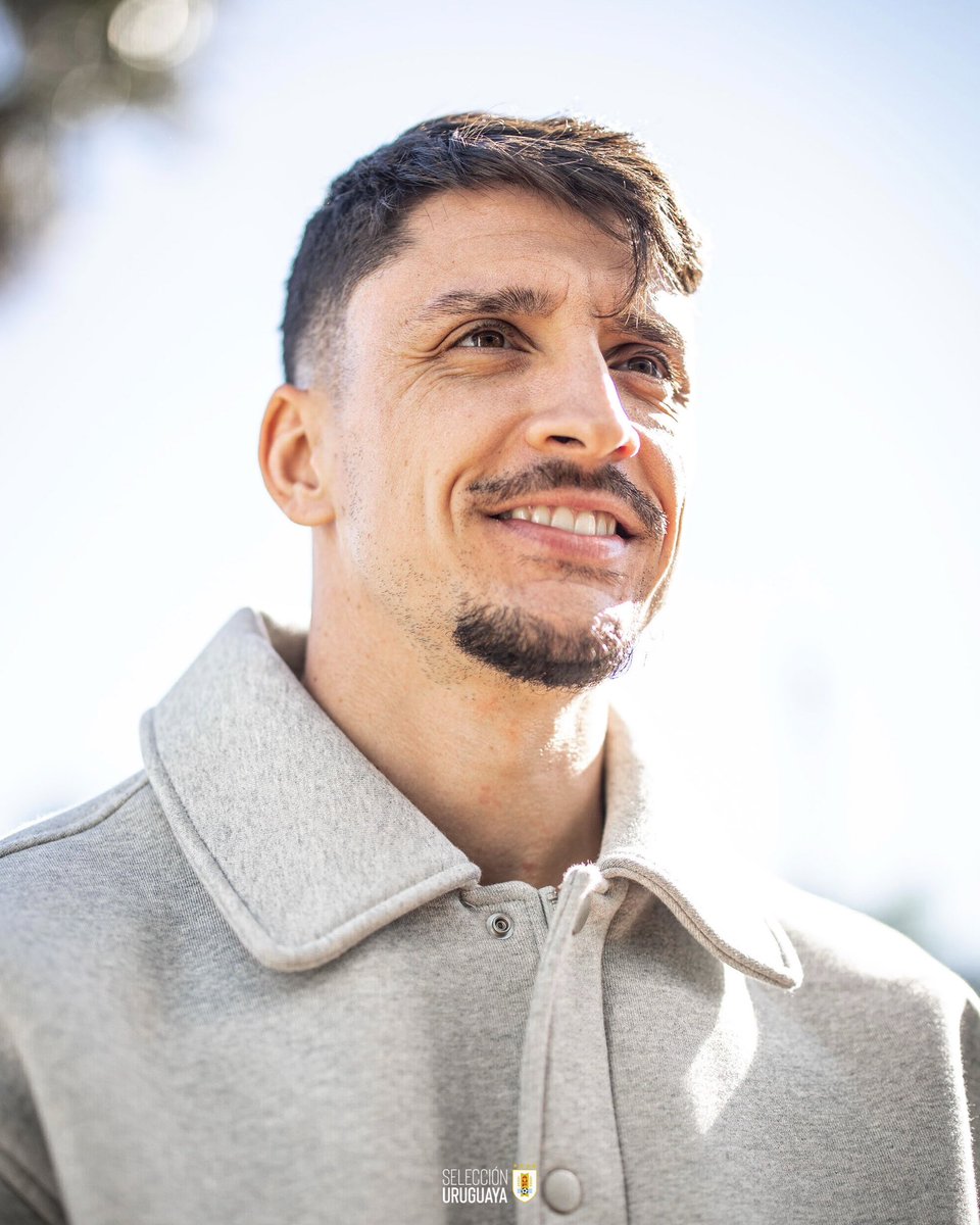 Uruguay's tweet photo. Ahí viene el capitán del Palmeiras 🫡 https://t.co/QTzh1k0eOY