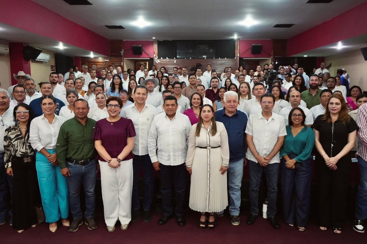 Diego De la O Cetina (@diegoedelao) on Twitter photo Un año del triunfo de “Juntos Haremos Historia en Tabasco” y hoy celebramos contar con un gobierno con visión humanista , íntegro y de resultados. Acudimos a escuchar el mensaje de nuestro gobernador <a href="/TabascoJavier/">JAVIER MAY</a>.
El <a href="/partidoverdemex/">Partido Verde</a> continúa abonando a la transformación. Un año del triunfo de “Juntos Haremos Historia en Tabasco” y hoy celebramos contar con un gobierno con visión humanista , íntegro y de resultados. Acudimos a escuchar el mensaje de nuestro gobernador <a href="/TabascoJavier/">JAVIER MAY</a>.
El <a href="/partidoverdemex/">Partido Verde</a> continúa abonando a la transformación.