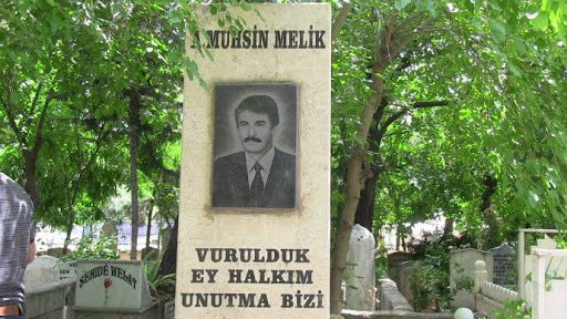 muhsinaydogdu's tweet photo. “Muhsin, mücadelesini halk için sürdürüyordu, halkı için canını ortaya koydu”
Bi hezkirin û rêzdarî
#muhsinmelik https://t.co/V84u0PCgZK