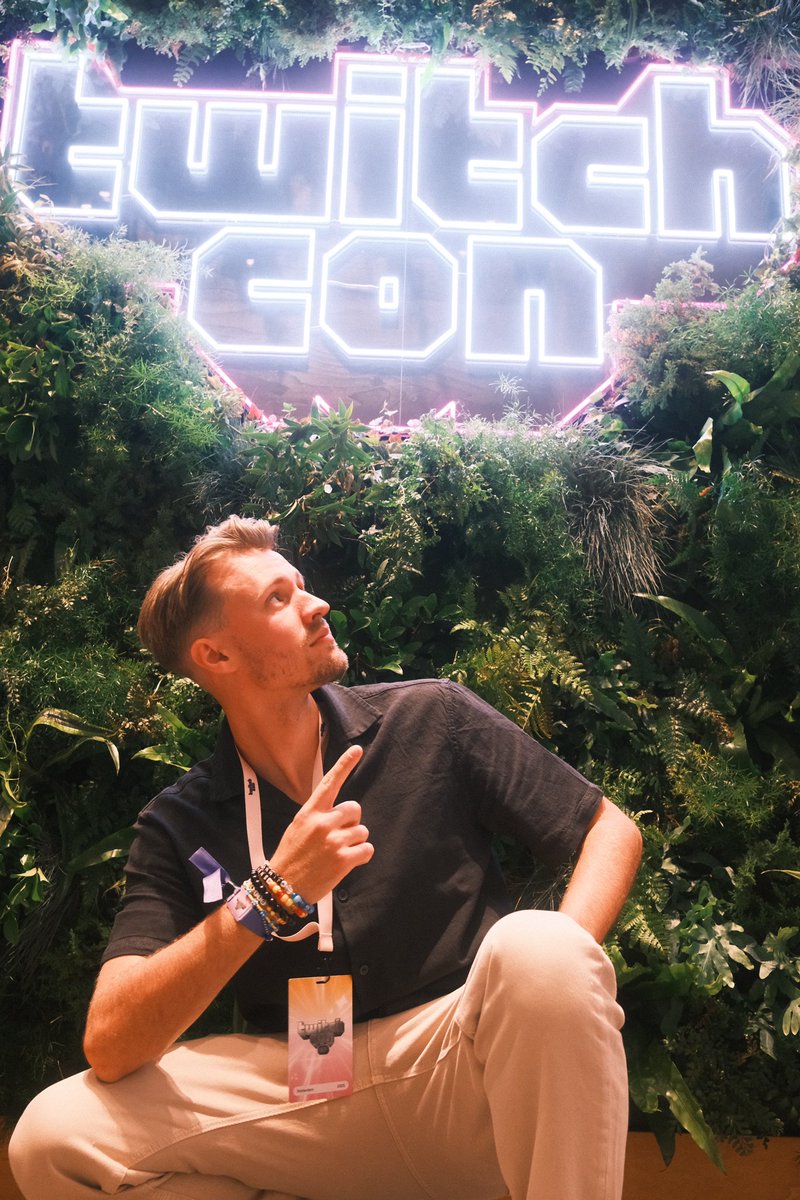 SolidarityCoUK's tweet photo. Twitchcon done, was so lovely to meet so many of you! 

I will now sleep forever 😴 https://t.co/HwQJ972gvK