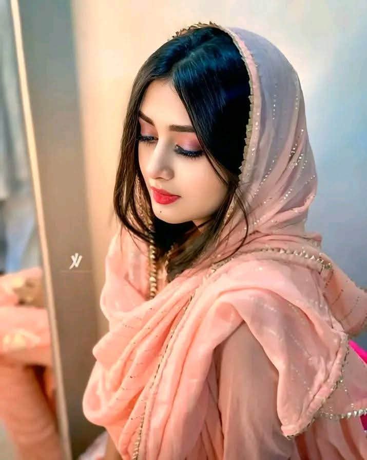 کہہ دو اسے کہ پیار جو کرنا ہو گر تمہیں۔۔
الفت کے ساتھ تھوڑا سمجھدار بھی رہے۔۔!!

لازم نہیں کہ جس پہ تمہیں مان ہو بہت۔۔
وہ شخص ساری عمر وفادار بھی رہے۔۔!!
#fiza_ss
#اردو_زبان