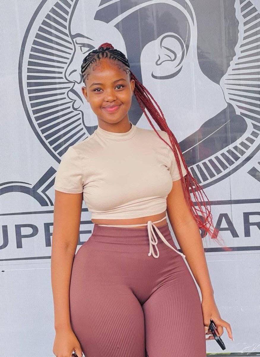 The problem with dating this kind of ladies as a man you will insecure every minute she is away from you 😂