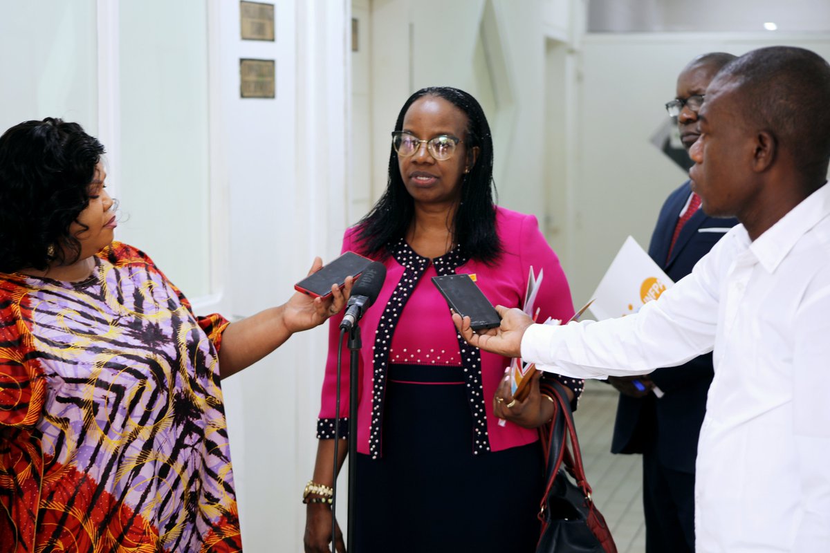 Renforcement du partenariat au service des plus vulnérables!
Dr Agnès Kayitankore (#UNFPA) reçue par la Ministre des Affaires sociales 🇨🇬
Échanges sur la mobilisation des sages-femmes et l’appui aux personnes vivant avec handicap pour les services de la #SSR et de #VBG
#Inclusion