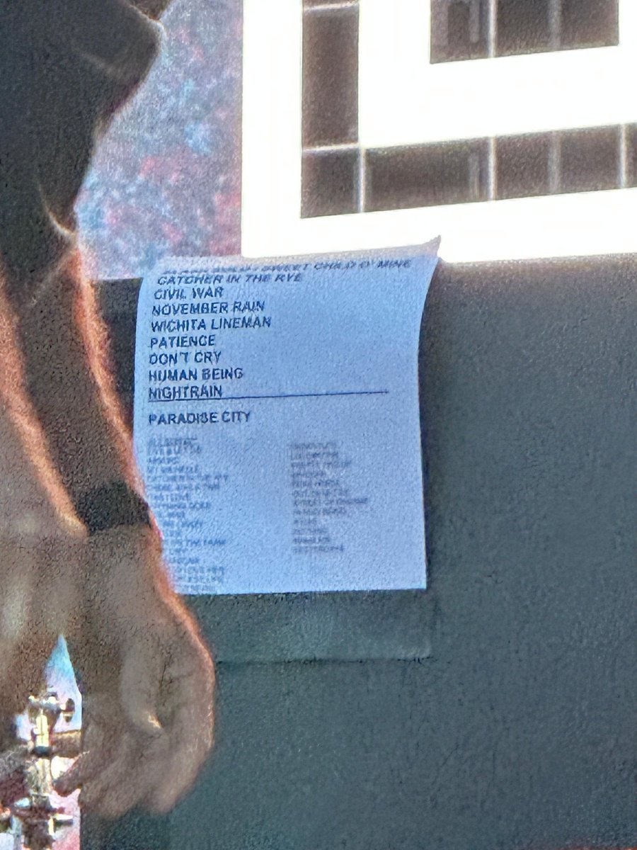 ViceverAlone's tweet photo. #gunsnroses #setlist #konser #istanbul @gunsnroses https://t.co/JZTlpUOz6N