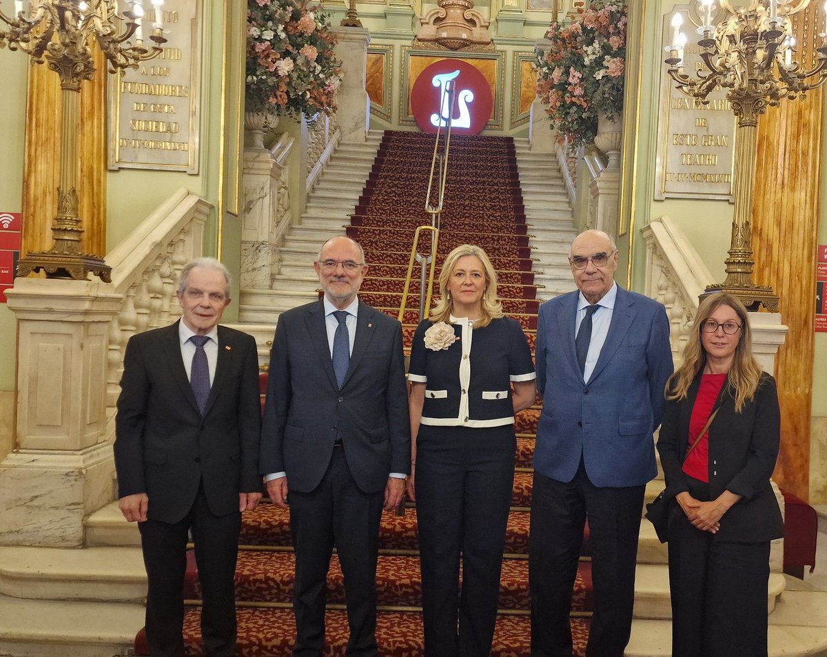 Creu Roja Catalunya (@creurojacat) on Twitter photo 📍Liceu ple d’emoció i compromís
🎤 Grans veus uneixen el seu talent pel Concert per la Pau.
🎶 La música sona fort contra la guerra i a favor de la vida.
Organitza: <a href="/fundvda/">VictoriadelosÁngeles</a>
Col·labora: <a href="/Liceu_cat/">Gran Teatre del Liceu</a> 📍Liceu ple d’emoció i compromís
🎤 Grans veus uneixen el seu talent pel Concert per la Pau.
🎶 La música sona fort contra la guerra i a favor de la vida.
Organitza: <a href="/fundvda/">VictoriadelosÁngeles</a>
Col·labora: <a href="/Liceu_cat/">Gran Teatre del Liceu</a>