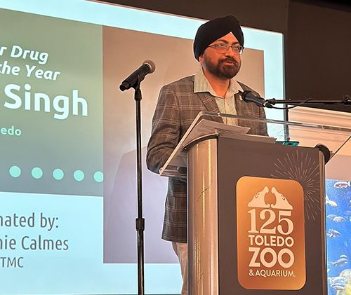 UToledo Medicine (@utoledomed) on Twitter photo Congratulations to Dr. Tanvir Singh, professor in the Dept. of Neurosciences and Psychiatry, who was named the Professional of the Year, based on his work in addiction psychiatry by <a href="/MHRSBofLucasCO/">MHRSB of LucasCounty</a>.
Read more: buff.ly/SIwq5Zc
#UToledoMed Congratulations to Dr. Tanvir Singh, professor in the Dept. of Neurosciences and Psychiatry, who was named the Professional of the Year, based on his work in addiction psychiatry by <a href="/MHRSBofLucasCO/">MHRSB of LucasCounty</a>.
Read more: buff.ly/SIwq5Zc
#UToledoMed
