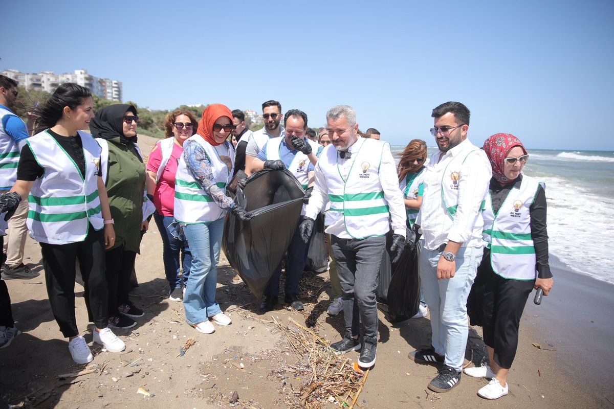 Mersin Çevre Şehircilik Politikaları Başkanlığı (@cevrebaskanl) on Twitter photo İl Çevre Şehircilik Politikaları başkanlığımız,5 Haziran Dünya Çevre Haftası etkinlikleri kapsamında
Mezitli ilçe bşk. sn.
<a href="/33_huseyinklc/">Hüseyin Kılıç AK Parti Mezitli Mersin</a> ve İlçe Teşkilatlarımızla deniz sahilinde çevre Temizliği ve Doğa yürüyüşü yaptı.
<a href="/sevilay_tuncerr/">Sevilay TUNCER</a>
<a href="/AdemAldemir33/">Adem Aldemir🇹🇷</a>
<a href="/mrefikbagsiz/">Refik bağsız</a> İl Çevre Şehircilik Politikaları başkanlığımız,5 Haziran Dünya Çevre Haftası etkinlikleri kapsamında
Mezitli ilçe bşk. sn.
<a href="/33_huseyinklc/">Hüseyin Kılıç AK Parti Mezitli Mersin</a> ve İlçe Teşkilatlarımızla deniz sahilinde çevre Temizliği ve Doğa yürüyüşü yaptı.
<a href="/sevilay_tuncerr/">Sevilay TUNCER</a>
<a href="/AdemAldemir33/">Adem Aldemir🇹🇷</a>
<a href="/mrefikbagsiz/">Refik bağsız</a>