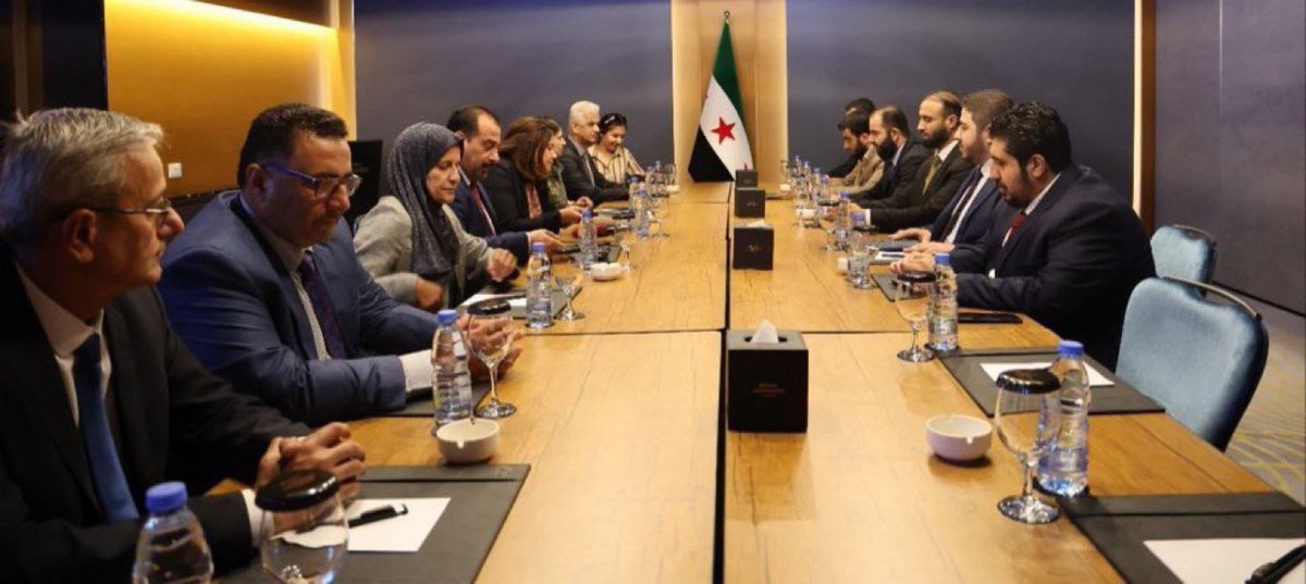 La délégation des forces démocratiques syriennes  à Damas.
Les images parlent d’elles-mêmes, pas besoin d’autres commentaires❗️