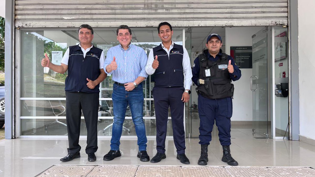 Registro Civil Ecuador 🇪🇨 (@registrocivilec) on Twitter photo #EnTerritorio 📍La agencia de #PuertoQuito en #Pichincha recibió la visita del director general <a href="/OttnRivadeneira/">Ottón Rivadeneira</a>, quien conversó con varios usuarios y funcionarios. Además constató que el servicio llegue con eficiencia y calidez.
#ElNuevoEcuador #EnTerritorio 📍La agencia de #PuertoQuito en #Pichincha recibió la visita del director general <a href="/OttnRivadeneira/">Ottón Rivadeneira</a>, quien conversó con varios usuarios y funcionarios. Además constató que el servicio llegue con eficiencia y calidez.
#ElNuevoEcuador