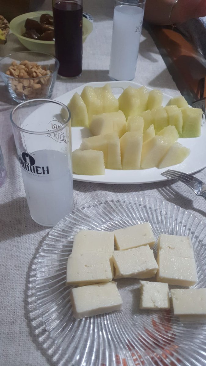 Daha içelim hey, daha içelim hey hey..